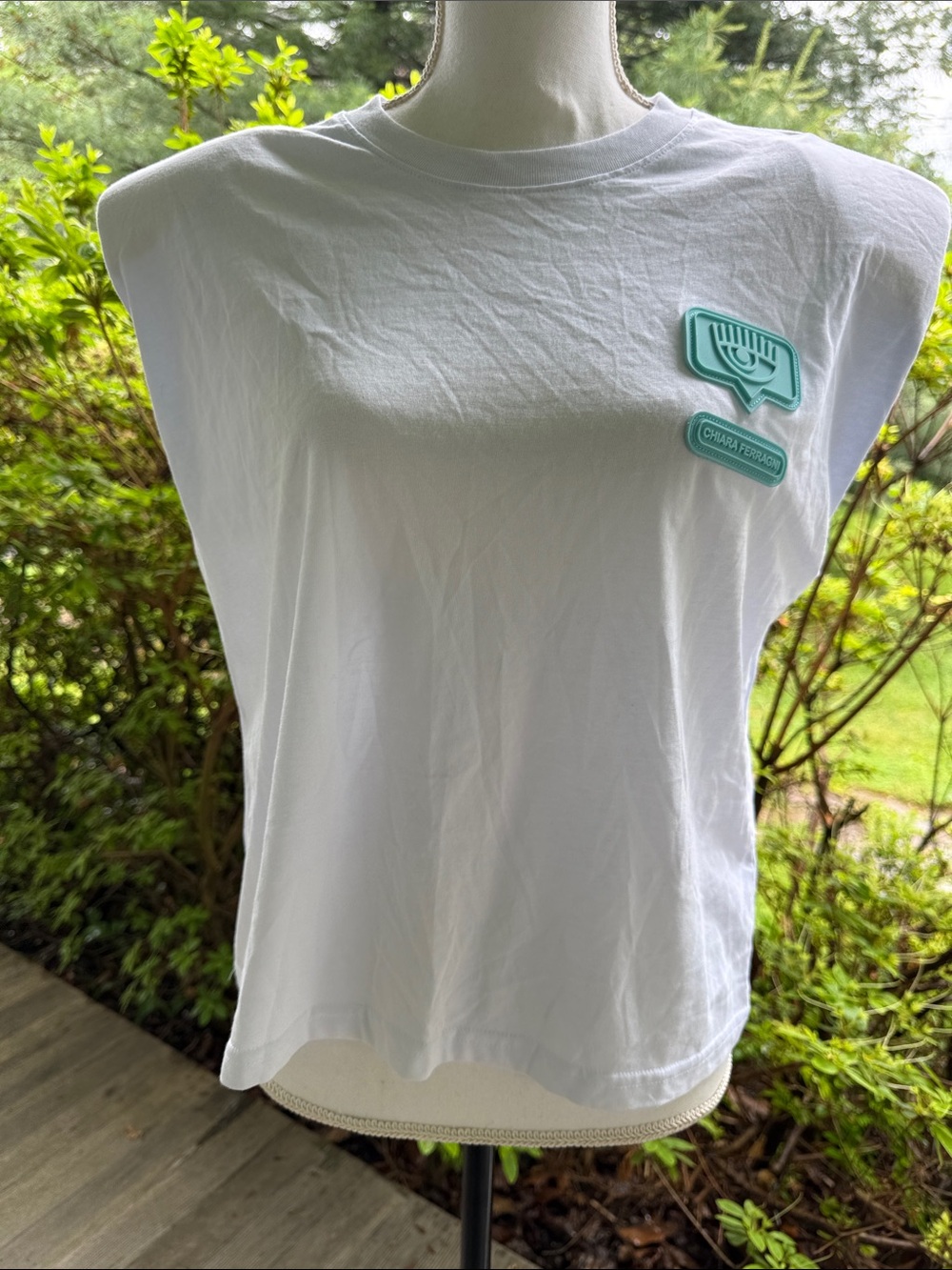 Chairs Ferragni blinking eye patch white shirt, small to XS